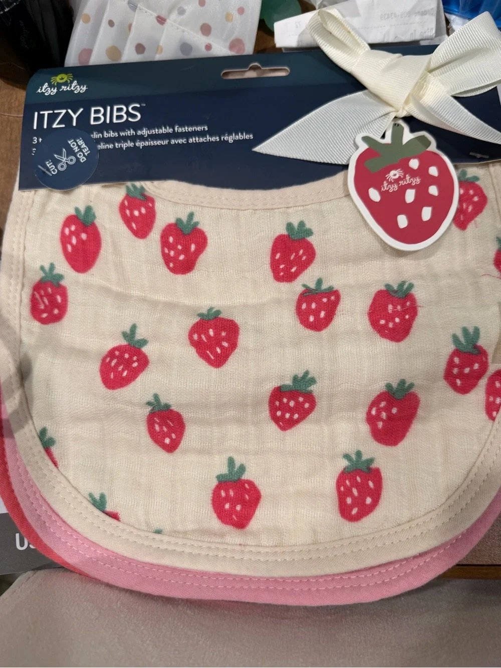 Itzy Ritzy Strawberry Print Cotton Bib Set - Pink & Cream